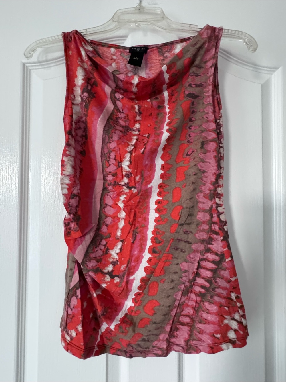 Ann Taylor Red Pink Abstract Print Sleeveless Blouse Drape Neck Top Small - Picture 2 of 4